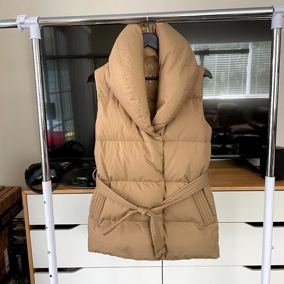 Aritzia Alta Puffer Vest - Picture 2 of 10